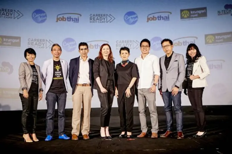 นายฐากร ปิยะพันธ์ (ที่ 2 จากซ้าย) ประธานค...