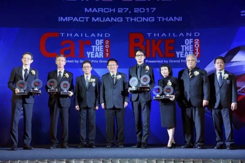 กลุ่มตรีเพชร โดย มร. โทชิอากิ มาเอคาวะ กร...