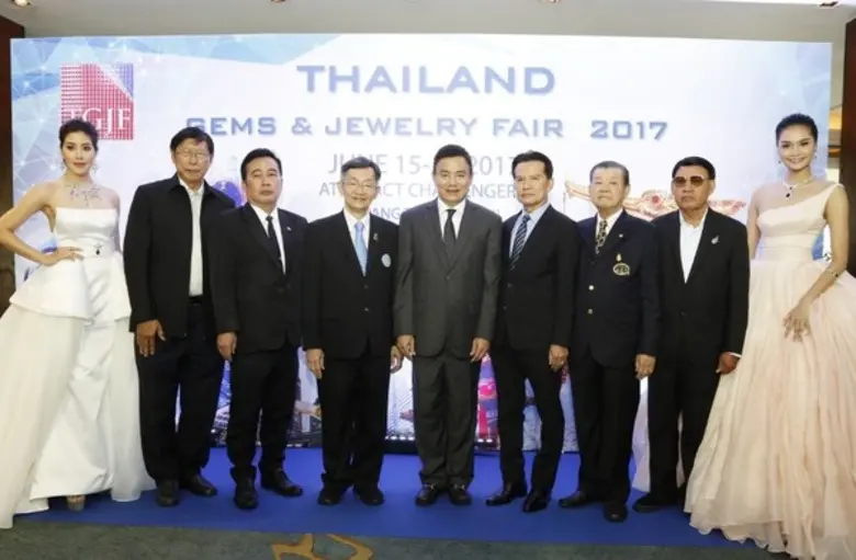 คุณพงษ์ภาณุ เศวตรุนทร์ ปลัดกระทรวงการท่อง...