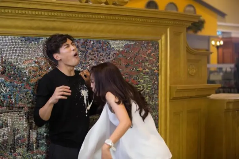 “เคน” ยี้ “น้ำตาล” อ้วกพุ่งเต็มอก ใน “ซีรีส์ The cupids บริษัทรักอุตลุด” เรื่อง “กามเทพออนไลน์”