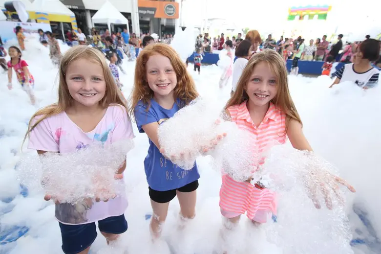 เพื่อร่วมเฉลิมฉลองเทศกาลมหาสงกรานต์อย่างย...