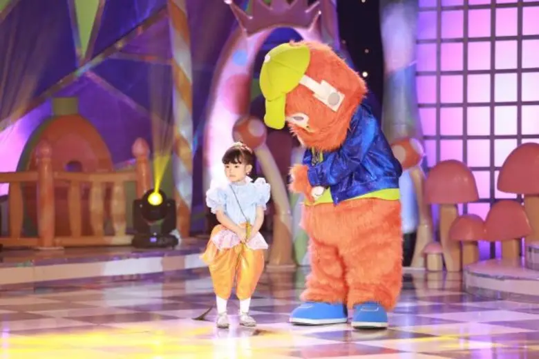 “ตุ้ย เกียรติกมล” หลงเสน่ห์ลิเกตัวน้อย “น้องโนเกีย-น้องรันย่า” โชว์ลีลาอ่อนช้อย