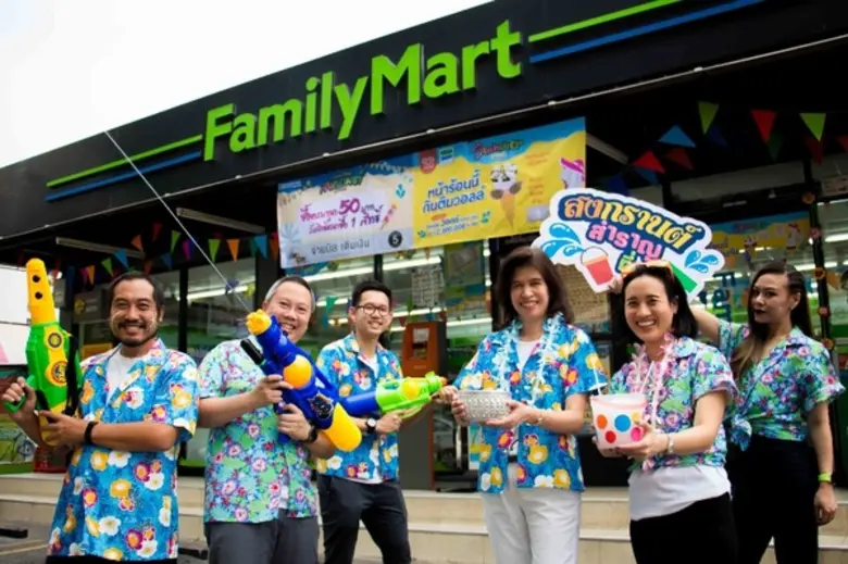 “แฟมิลี่มาร์ท” ยกทัพผู้บริหาร ส่งมอบความสุข ต้อนรับเทศกาลสงกรานต์