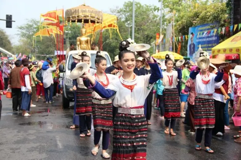 เครือศิริปันนาร่วมสืบสาน “งานป๋าเวณีปี๋ใหม่เมืองเจียงใหม่ ประจำปี 2560” และเทิดพระเกียรติพระบาทสมเด็จพระปรมินทรมหาภูมิพลอดุลยเดช