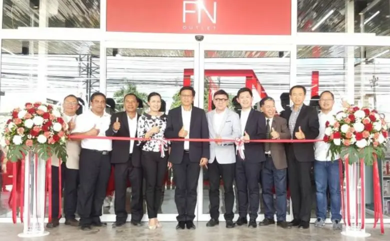 นายทรงพล สวาสดิ์ธรรม (ที่5จากซ้าย) ผู้ว่า...