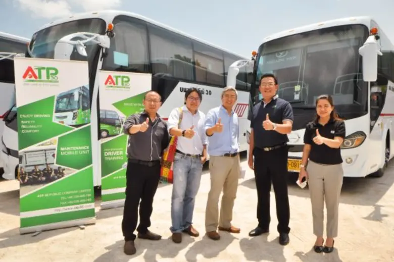 นายปิยะ เตชากูล (ที่ 2 จากขวา) กรรมการผู้...