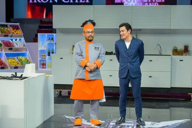 ทีวีไกด์: รายการ “เชฟกระทะเหล็ก กับโรงเรียนกระทะเหล็ก” (Cooking with Iron Chef) “3 เชฟกระทะเหล็ก” เปิด “3 วัตถุดิบระดับพรีเมี่ยม” โชว์เนรมิตเมนูสุดอลังการ...รับวันหยุด!