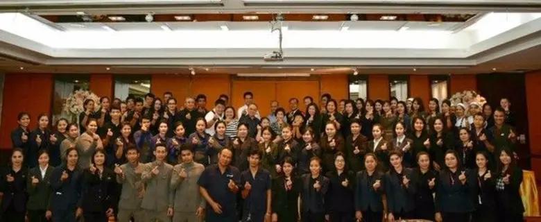 คุณสะอาด วงศ์วรการ ประธานกรรมการบริหารโรง...