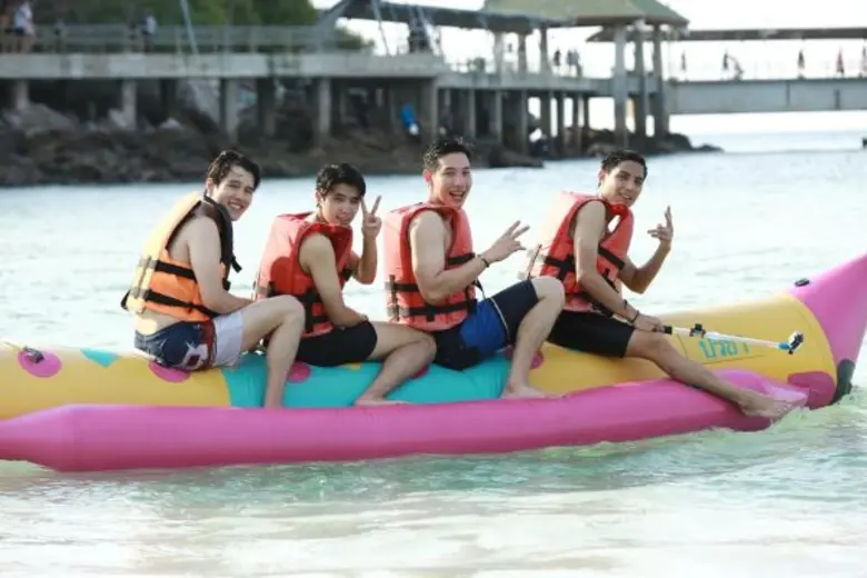 “ปังปอนด์” ซิ่งเจ็ทสกี้ สุดมันส์ ไปกับ “แก๊งโตแล้ว” ที่ เกาะล้าน