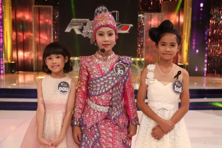 เวที “จันทร์พันดาวฯ” ระอุ “เกรซ - กาญจน์เกล้า” สลัดคราบหัวหน้าทีม จัดชุดใหญ่ไฟกระพริบเสิร์ฟแฟนรายการ