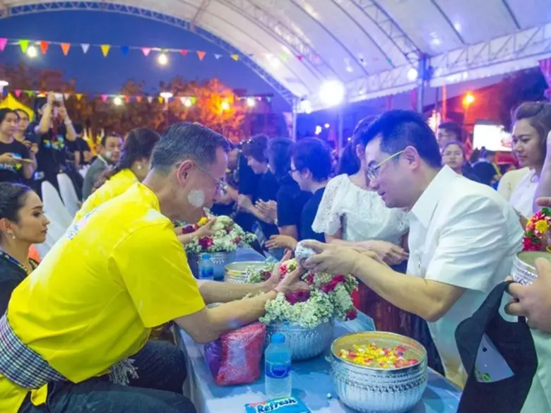 มร.แสตนลีย์ ชาน ผู้จัดการใหญ่โรงแรมพูลแมน...