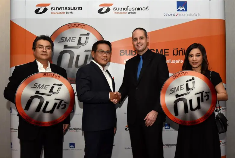 นายสนอง คุ้มนุช (ที่ 2 จากซ้าย) รองกรรมกา...