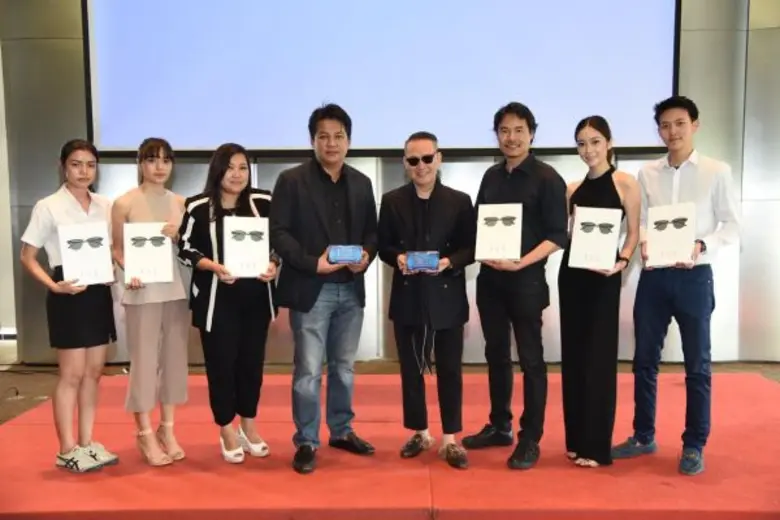 ณฐภัทร สุวรรณโน (คนกลาง) กรรมการผู้จัดการ...