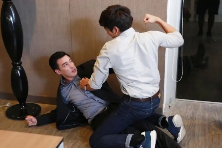 “ไนกี้” เล่นรุ่นใหญ่ ต่อย “วิลลี่” เลือดกลบปาก