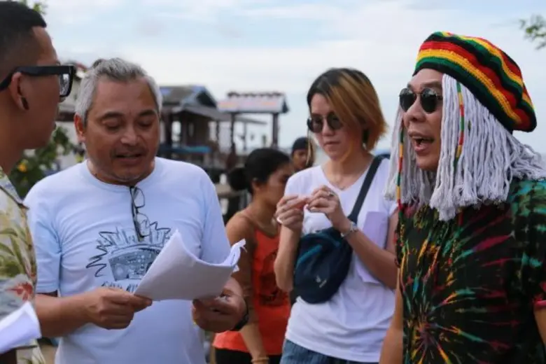 Movie Guide: คุยกับ “ทอม อิสรา นาดี” ผู้กำกับอารมณ์ดีที่จะมาสร้างเสียงหัวเราะและความฮารับลมร้อนใน Thailand Only #เมืองไทยอะไรก็ได้