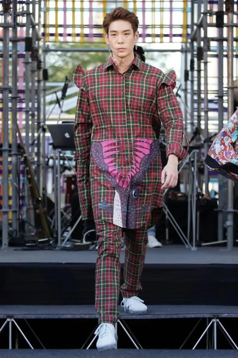 ปิดฉากเทศกาลมหาสงกรานต์สุดยิ่งใหญ่ “Siam Paragon Songkran Wonderland 2017” นักท่องเที่ยวไทยและเทศหลั่งไหลกราบสักการะ 9 พระพุทธรูปมงคลโบราณเสริมสิริมงคล