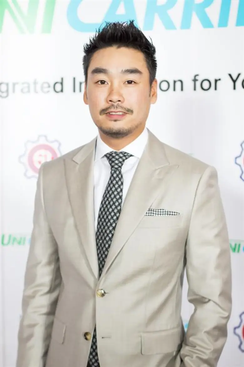 บอสหนุ่มหล่อไฟแรง " ประธานวงศ์ พรประภา " ...