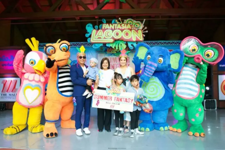 เปิ้ล – นาคร นำทีมครอบครัวศิลาชัยร่วมสาดความสนุกบุกสวนน้ำแฟนตาเซีย ลากูน ในงาน “Summer Fantasy”