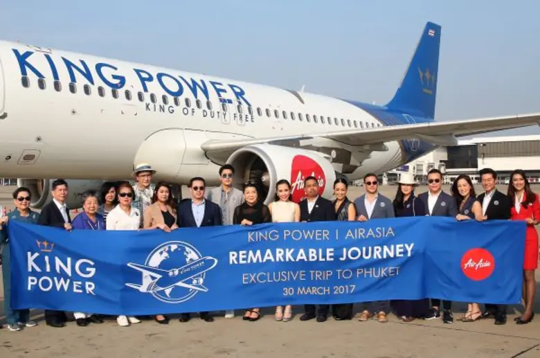 คุณอัยยวัฒน์ คุณเอมอร และคุณวรมาศ ศรีวัฒน...