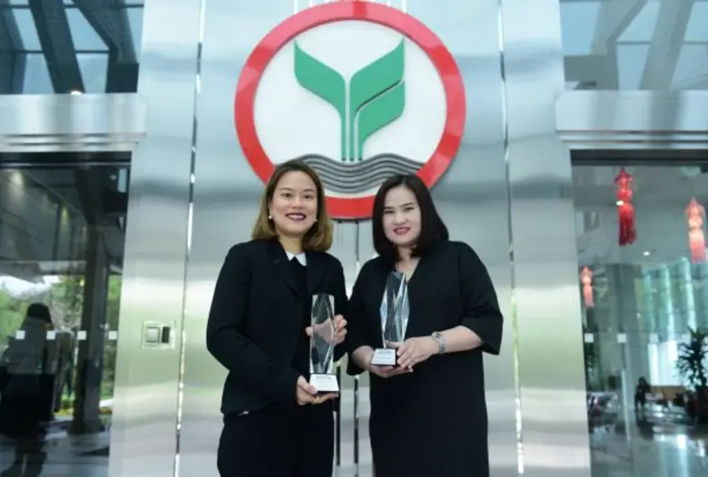 นางสาวศุภนีวรรณ จูตระกูล (ซ้าย) ผู้ช่วยกร...