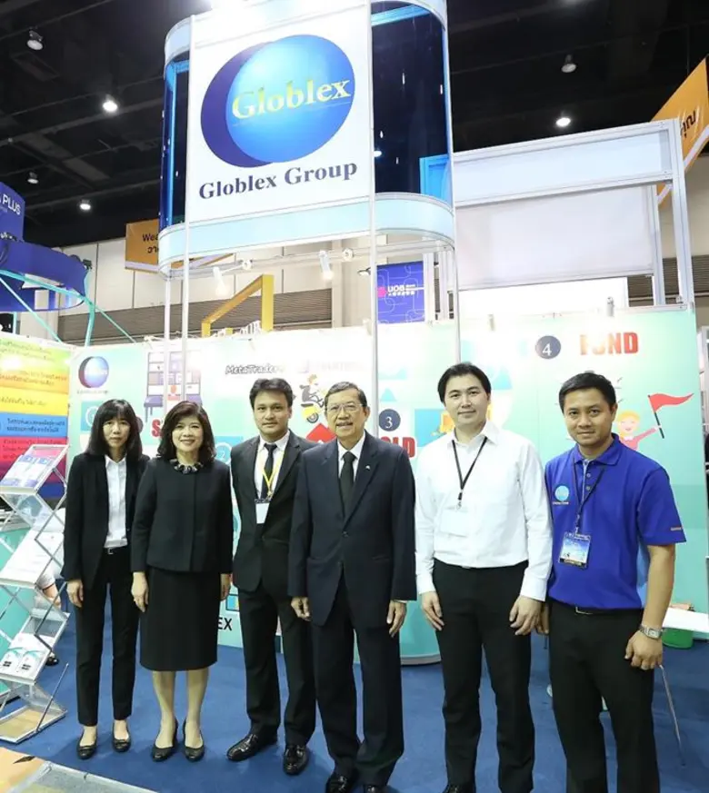 ดร. ชัยวัฒน์ วิบูลย์สวัสดิ์ (กลางขวา) ประ...