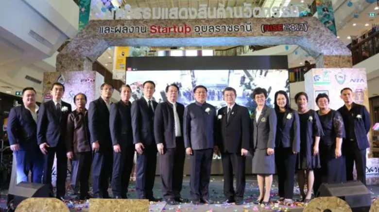 นายมงคล ลีลาธรรม กรรมการผู้จัดการ ธนาคารพ...