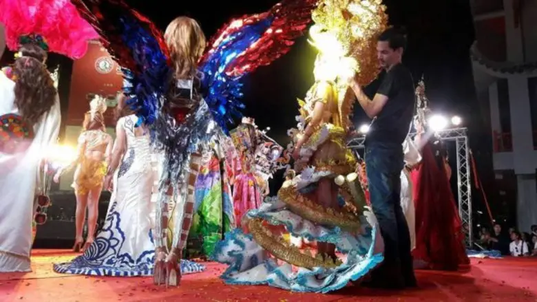 “รพีภัทร สำเร” ศิษย์เก่าออกแบบประยุกต์ศิลป์ มรภ.สงขลา เจ้าของผลงานชุดประจำชาติยอดเยี่ยม Miss International Queen