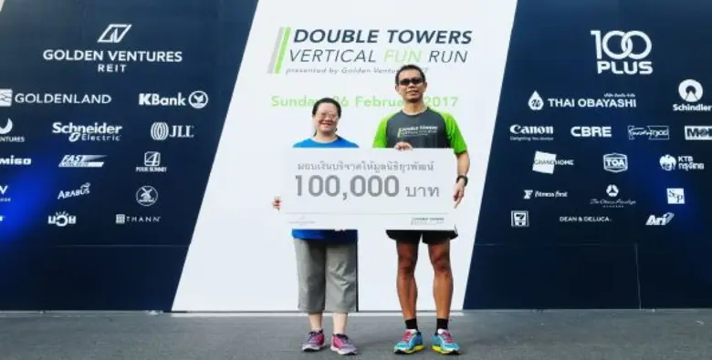 สาริษฐ์ ไตรโรจน์ (ขวา) ผู้อำนวยการฝ่ายสื่...