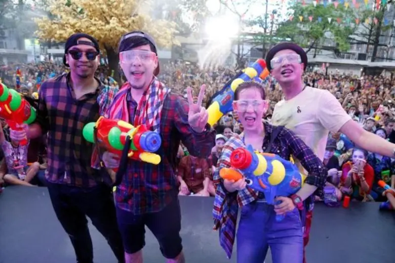 วันพฤหัสบดีที่ 13 เมษายน 2560 เวลา 17.00 ...