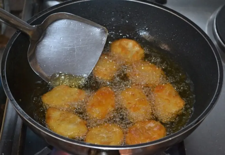 ผลการทดลอง พบว่า น้ำมันปาล์มทอดซ้ำเกิดค่า...