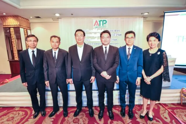 นายชาติชาย พานิชชีวะ (ที่ 3 จากขวา) ประธา...