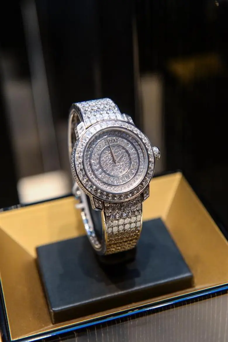 คุณสุทิน จิรมณีกุล ประธานกรรมการบริหาร แล...