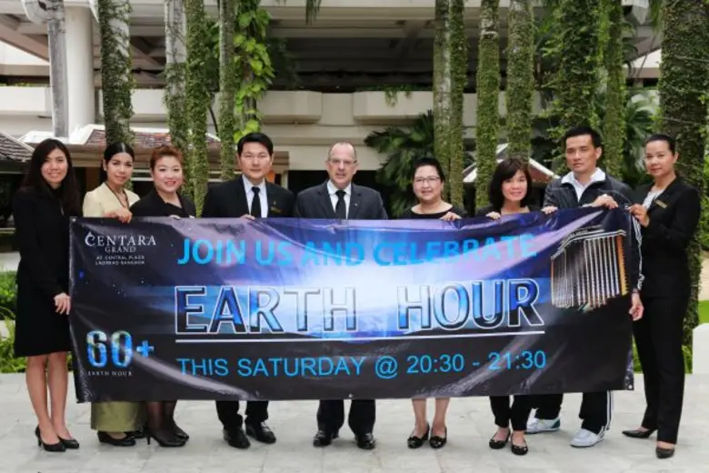 มร.วิม เอ็น. เอ็ม. ฟาเก็ล (คนที่ 5 จากซ้า...