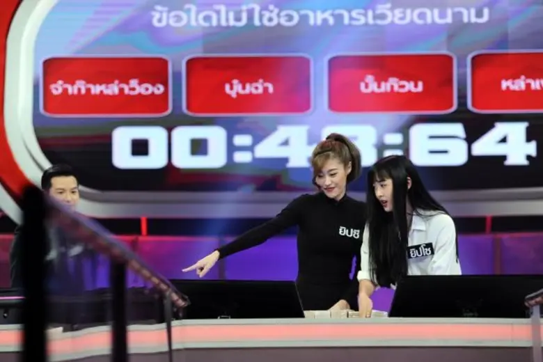 ทีวีไกด์: รายการ “The Money Drop Thailand” “ยิปซี - ยิปโซ” สองหมวยสายฮิปสเตอร์ ตื่นเต้นคำถามใจแทบระเบิด!!! ร่วมฟันฝ่าสู้แจ็กพอต