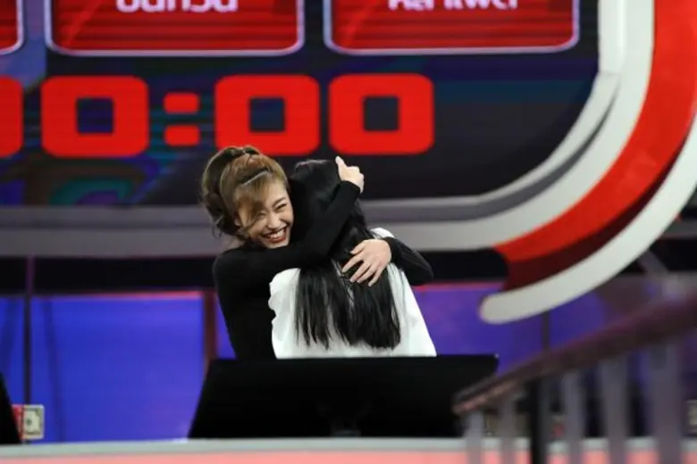 ทีวีไกด์: รายการ “The Money Drop Thailand” “ยิปซี - ยิปโซ” สองหมวยสายฮิปสเตอร์ ตื่นเต้นคำถามใจแทบระเบิด!!! ร่วมฟันฝ่าสู้แจ็กพอต