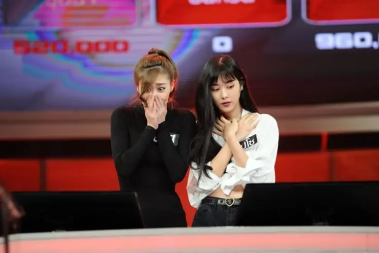 ทีวีไกด์: รายการ “The Money Drop Thailand” “ยิปซี - ยิปโซ” สองหมวยสายฮิปสเตอร์ ตื่นเต้นคำถามใจแทบระเบิด!!! ร่วมฟันฝ่าสู้แจ็กพอต