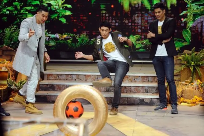 วันเสาร์ที่ 22 เมษายนนี้ "STEP RIGHT UP (...