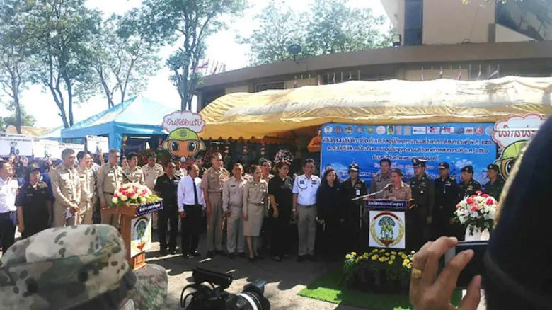 ปภ. โดย ศูนย์ ปภ.เขต 1 ปทุมธานี ร่วมพิธีเปิดศูนย์ปฏิบัติการป้องกันและลดอุบัติเหตุทางถนน ช่วงเทศกาลสงกรานต์ พ.ศ.2560 จังหวัดพระนครศรีอยุธยา