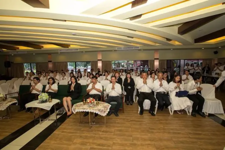 นางสาวดาวน้อย สุทธินิภาพันธ์ ผู้อำนวยการย...