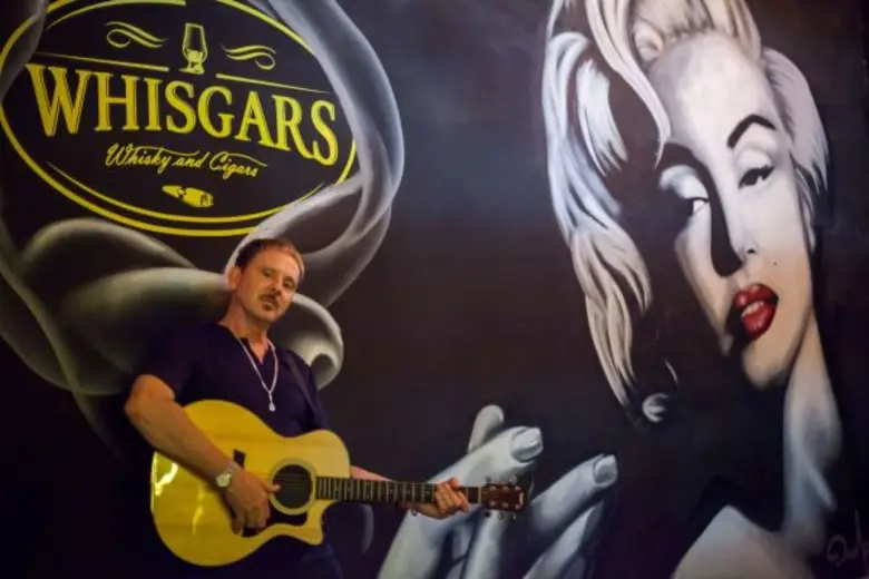 พบกับวงดนตรีสด หลากหลายสไตล์ ได้แล้ววันนี้ที่ Whisgars