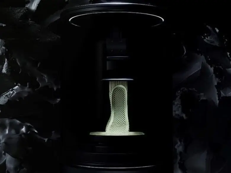 อาดิดาส ก้าวล้ำวงการกีฬา เผยนวัตกรรม FUTURECRAFT 4D ช่วยออกแบบและผลิตรองเท้ากีฬาด้วยแสงสังเคราะห์ระบบดิจิตอล