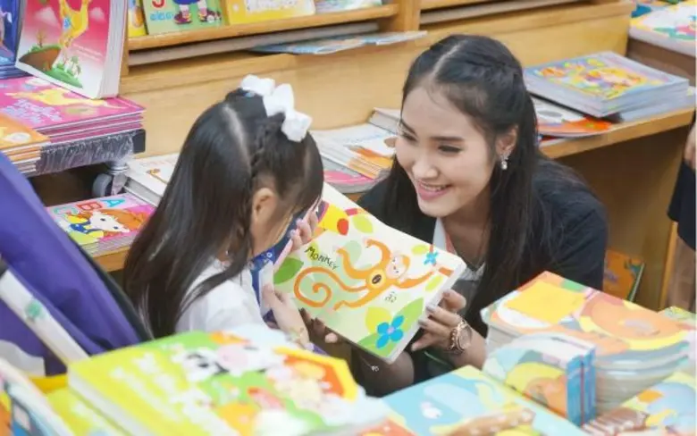 ครึ่งทางสัปดาห์หนังสือแห่งชาติฯ เข้าชมงานล้นทะลักเกือบล้านคน หนังสือแนวไลท์โนเวล นวนิยายวัยรุ่น ความรู้เชิงประวัติศาสตร์ และโค้ชชิ่ง มาแรง