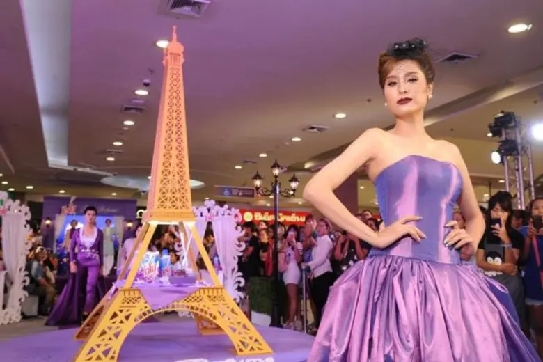 ขวัญ - อุษามณี ฉายความเจิดจ้า สไตล์ปารีเซียง พร้อมเผยมนต์เสน่ห์ ความหอมหรูยาวนาน