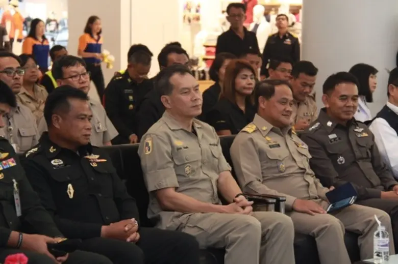 ปภ. โดย ศูนย์ ปภ.เขต 1 ปทุมธานี ร่วมพิธีเปิดศูนย์ปฏิบัติการป้องกันและลดอุบัติเหตุทางถนน ช่วงเทศกาลสงกรานต์ พ.ศ.2560 จังหวัดนนทบุรี