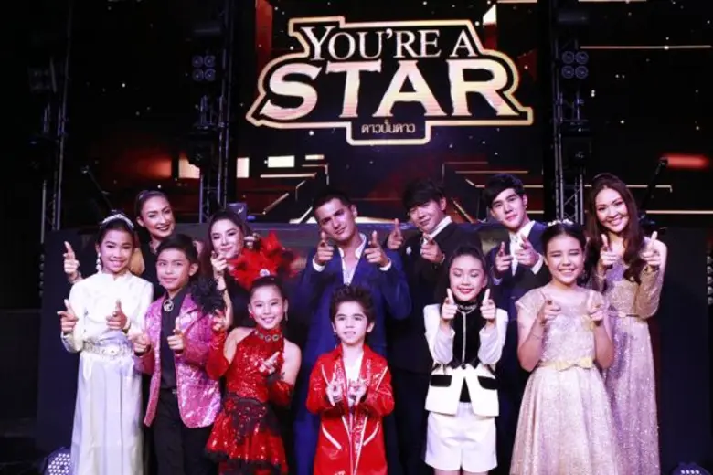 หลังจากขับเคี่ยวกันมาอย่างหนักตลอดการแข่ง...