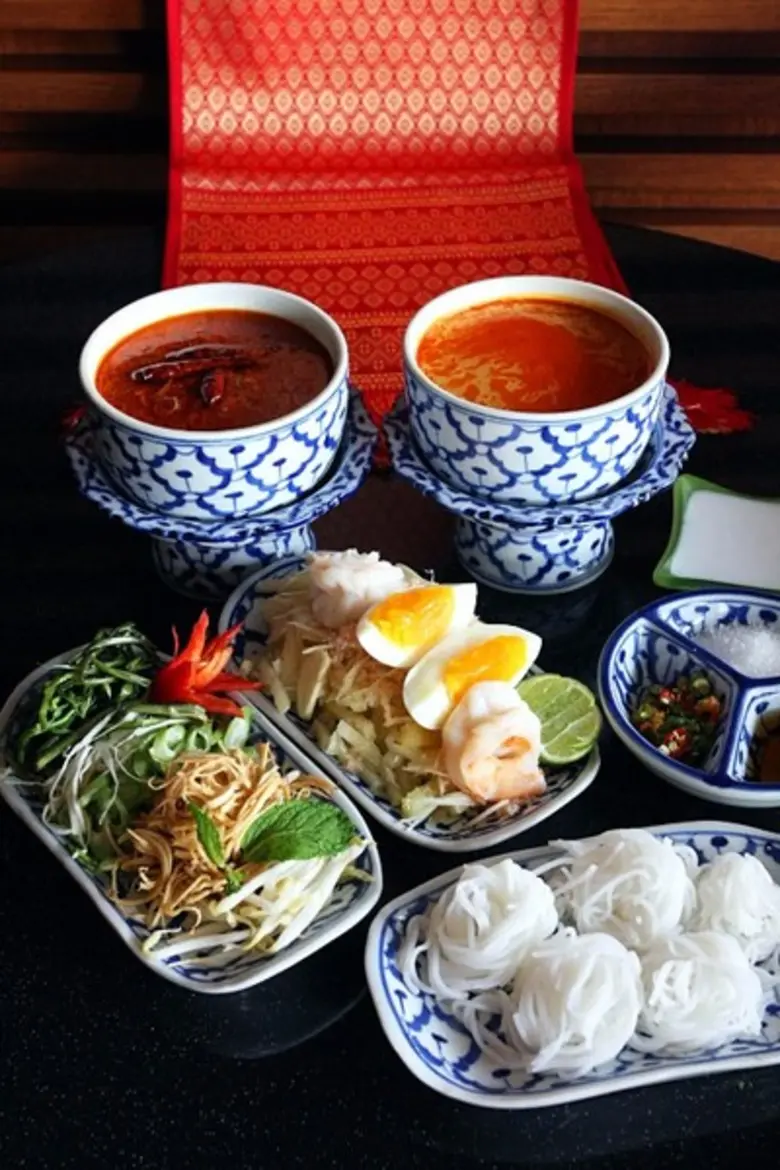 พบกับขนมจีนรสชาติเข้มข้นสไตล์ไทยแท้ๆ มีน้...