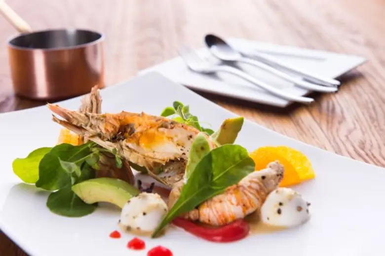 ห้องอาหาร อัพ แอนด์ อะบัฟ (Up & Above res...