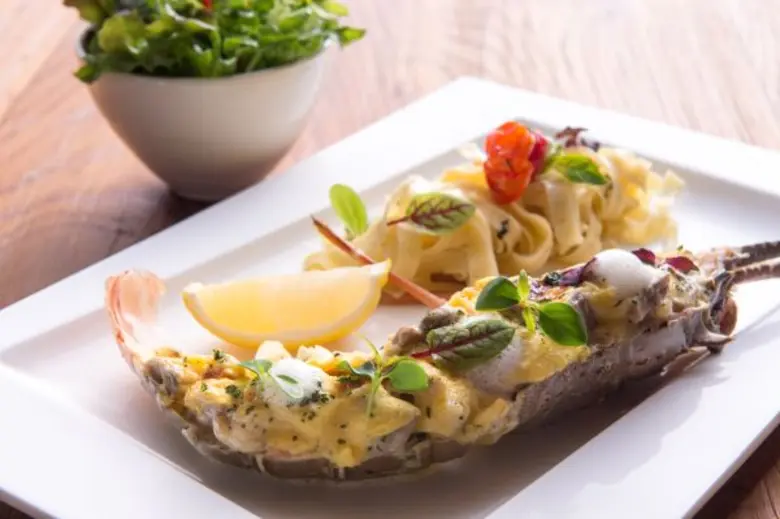 โปรโมชั่นกั้งหินและภูเก็ตล็อบสเตอร์ ที่ห้องอาหารอัพแอนด์อะบัฟ