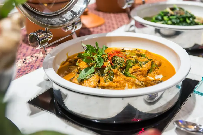 ห้องอาหารเบซิล โรงแรมเชอราตัน แกรนด์ สุขุ...