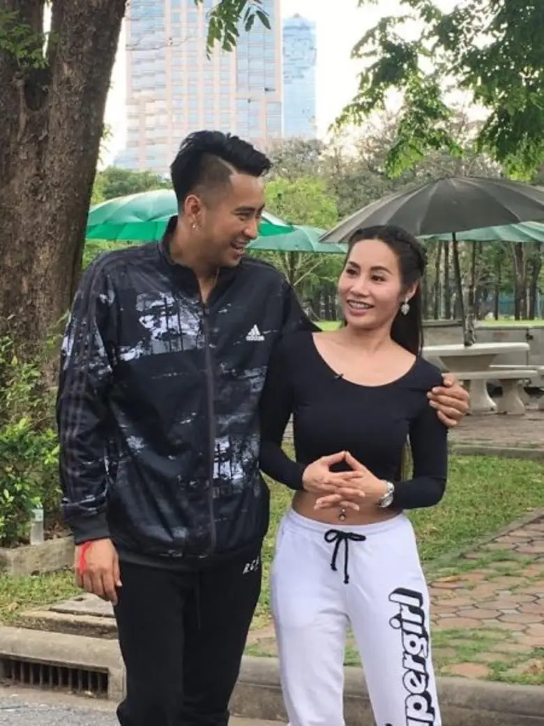 ที่นี่หมอชิตพบกับสองพิธีกร ดู๋ สัญญา และ ...